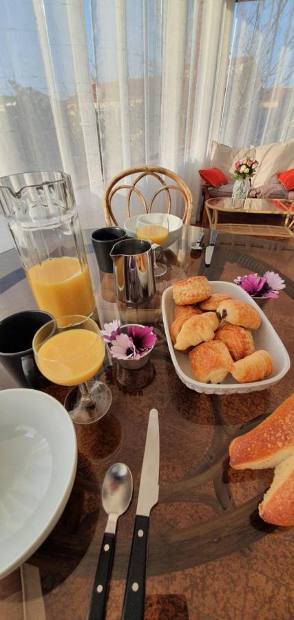 Appartement Entier Au Dessus De Villa, Climatisation Reversible Poele A Bois Tres Chaleureux , Wi Fi Parking Privee Gratuit Situation 500 M, Plage Et Centre Ville Sanary-sur-Mer Exterior foto