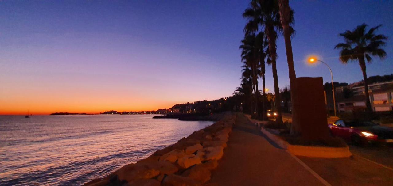 Appartement Entier Au Dessus De Villa, Climatisation Reversible Poele A Bois Tres Chaleureux , Wi Fi Parking Privee Gratuit Situation 500 M, Plage Et Centre Ville Sanary-sur-Mer Exterior foto