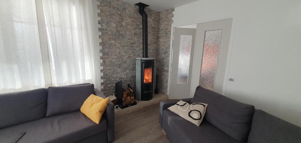 Appartement Entier Au Dessus De Villa, Climatisation Reversible Poele A Bois Tres Chaleureux , Wi Fi Parking Privee Gratuit Situation 500 M, Plage Et Centre Ville Sanary-sur-Mer Exterior foto